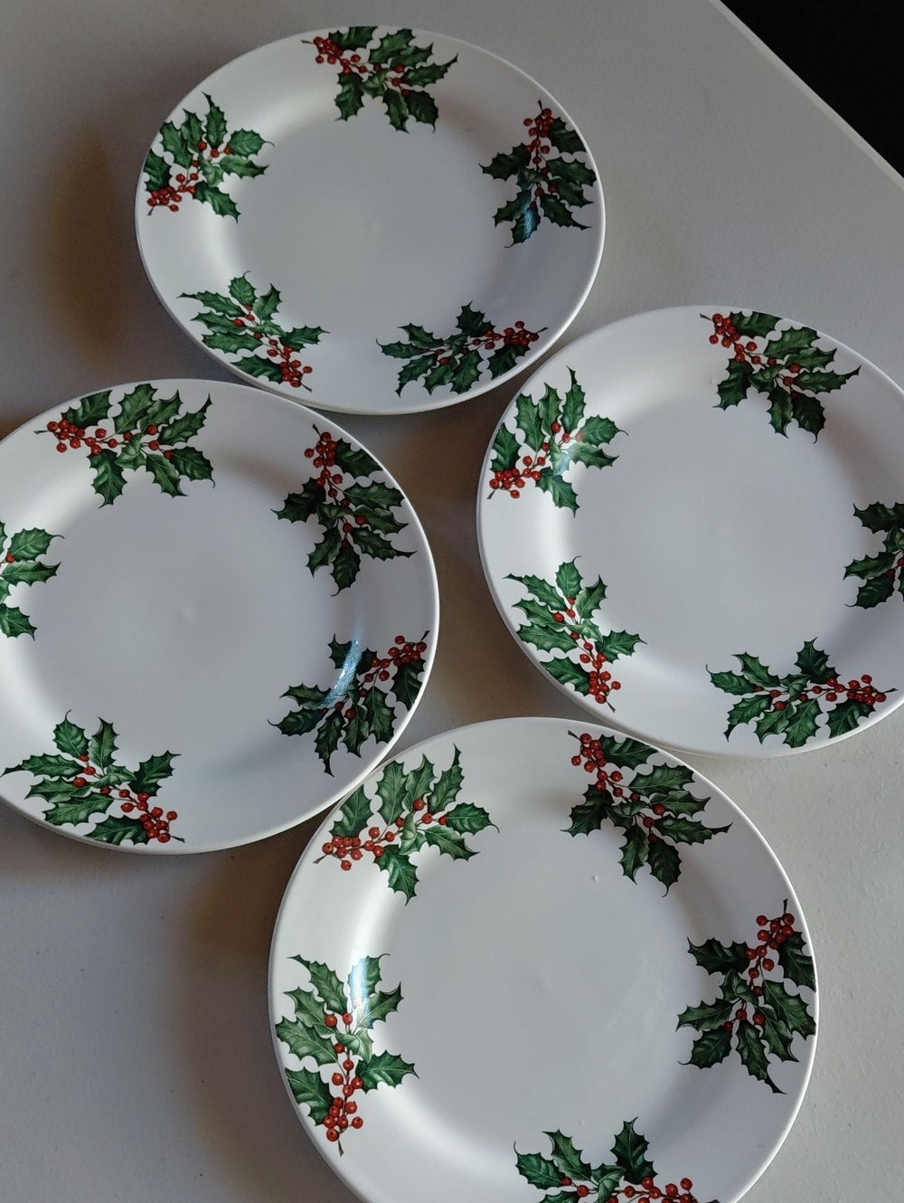 Hallmark White Dinner Plates with Green Holly and Red Berries (Set of 4)